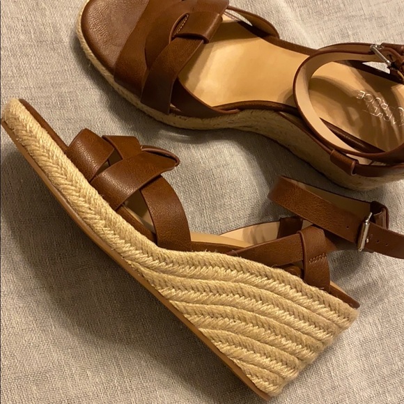 New 8.5 size cute espadrilles - Picture 2 of 5